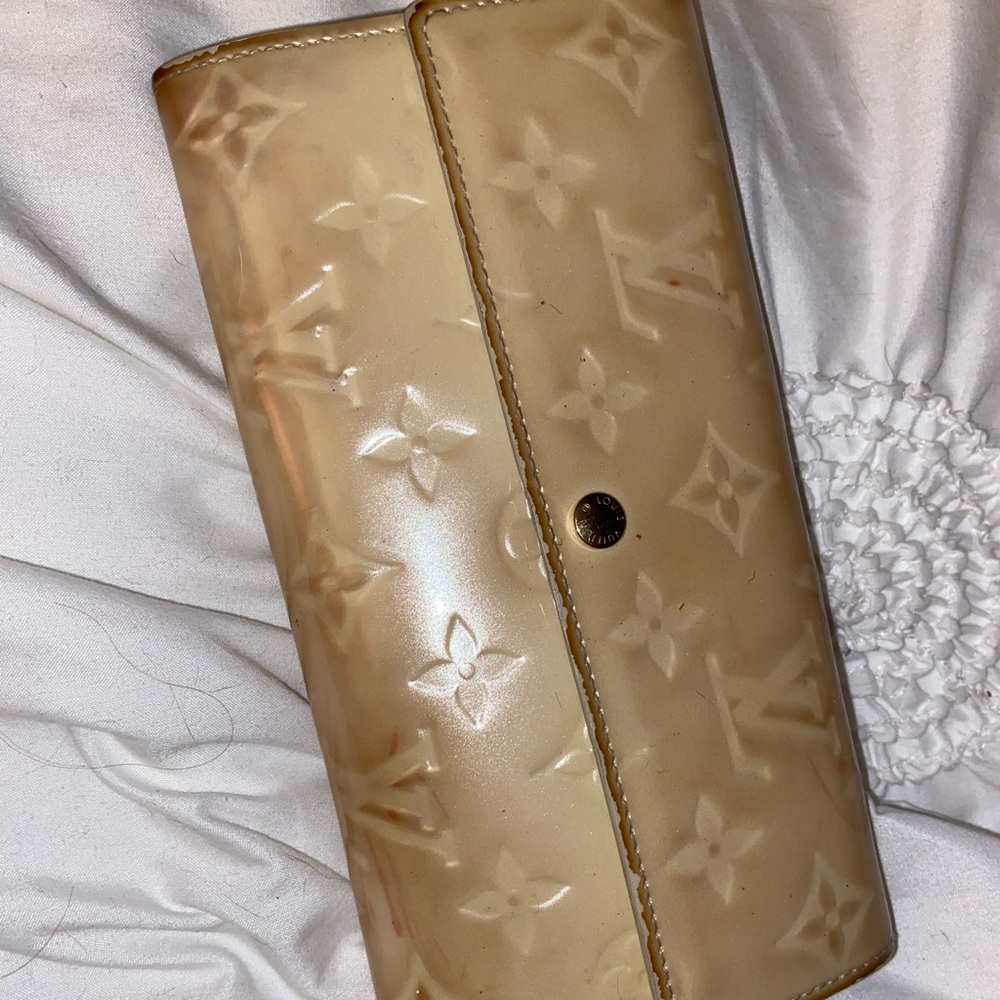 Louis Vuitton Vernis Sarah Monogram Wallet
